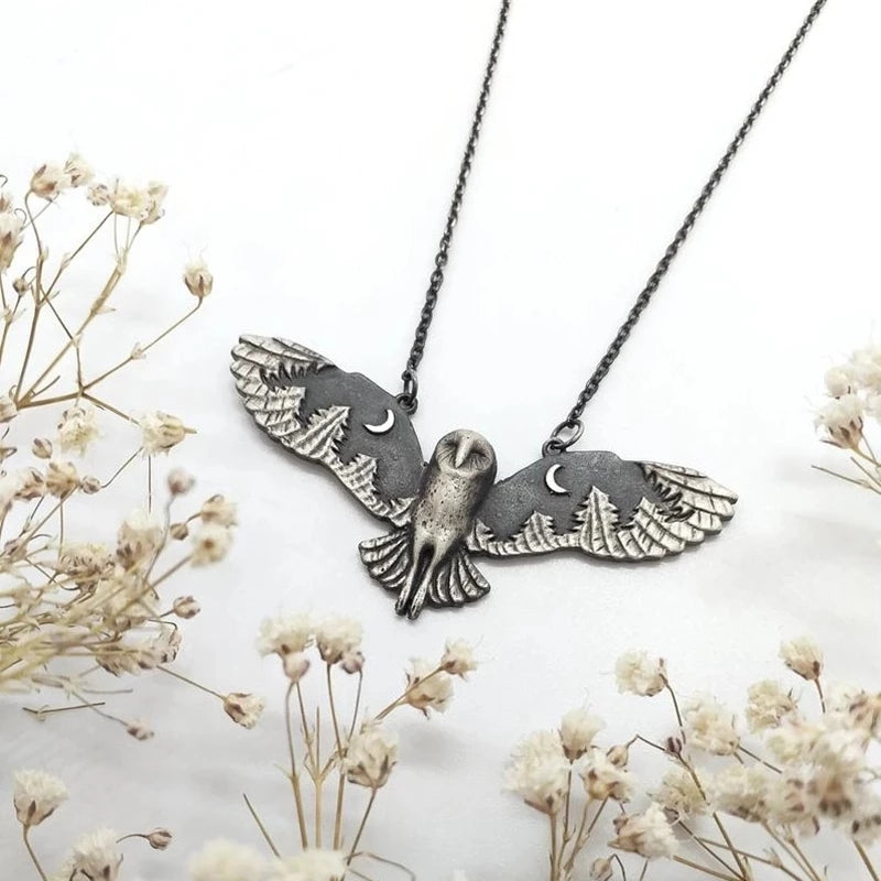 Women's Vintage Animal Totem Necklace - Silvery Owl Pendant with Moon Phase Art, Zinc Alloy Jewelry | Unique Witch Design | Perfect Gift for Ladies
