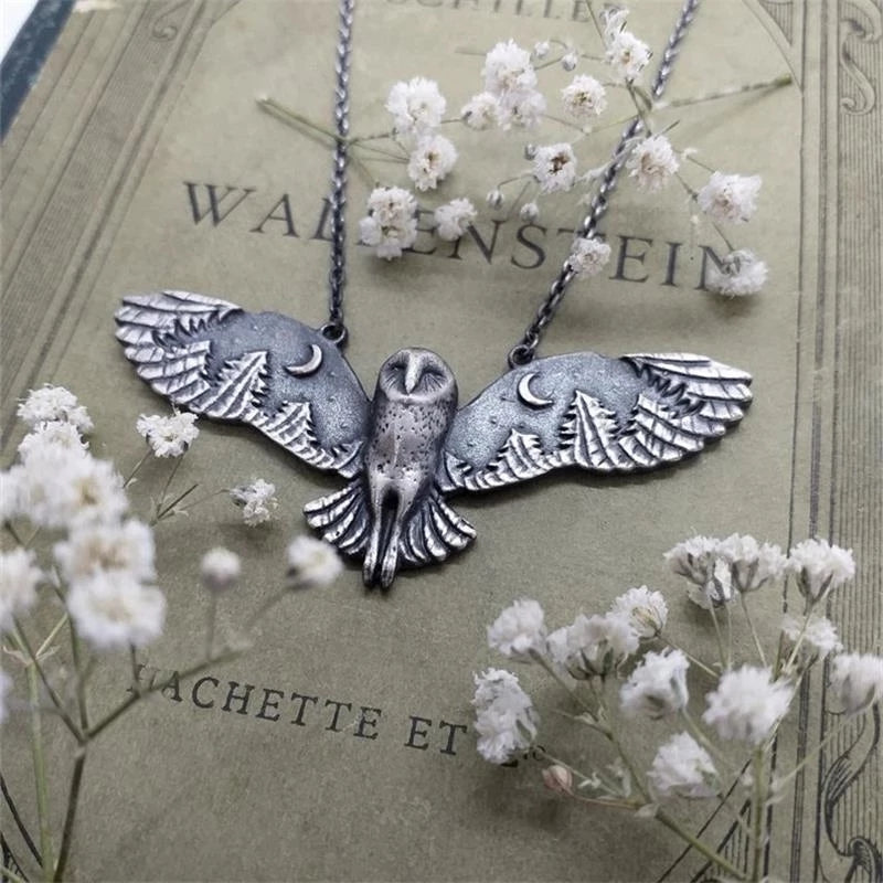 Women's Vintage Animal Totem Necklace - Silvery Owl Pendant with Moon Phase Art, Zinc Alloy Jewelry | Unique Witch Design | Perfect Gift for Ladies