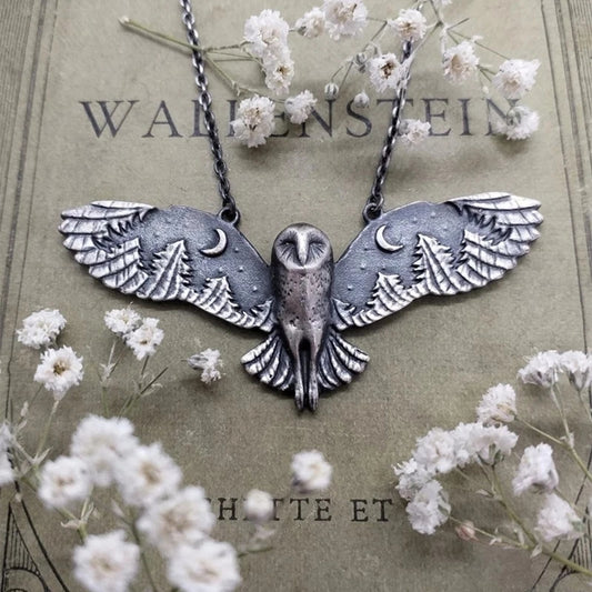 Women's Vintage Animal Totem Necklace - Silvery Owl Pendant with Moon Phase Art, Zinc Alloy Jewelry | Unique Witch Design | Perfect Gift for Ladies